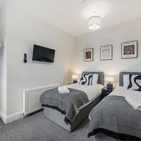 Anfield Cosy Stays - Air Host & Stay - Sleeps 14 Liverpool Exteriör bild