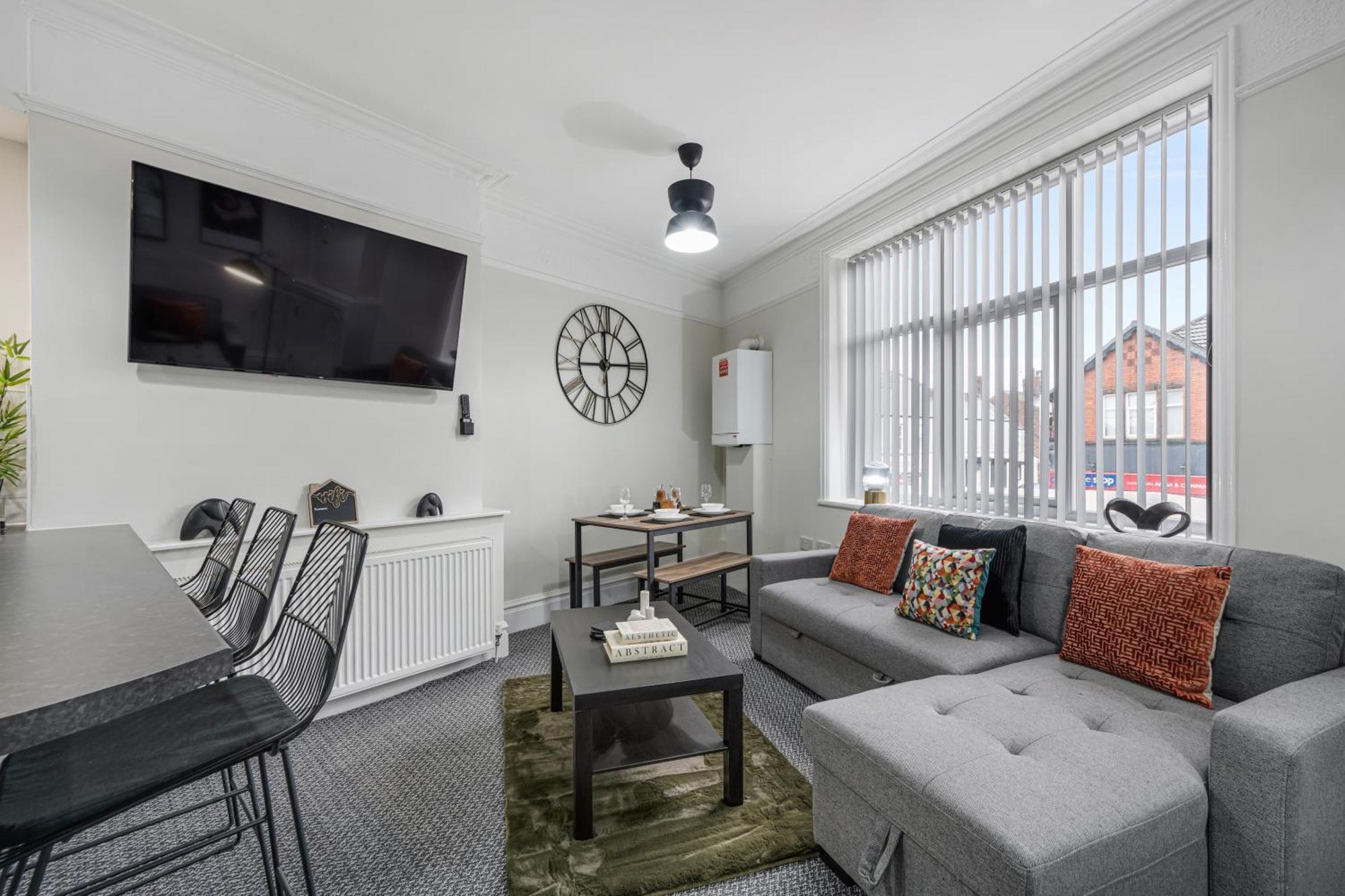 Anfield Cosy Stays - Air Host & Stay - Sleeps 14 Liverpool Exteriör bild