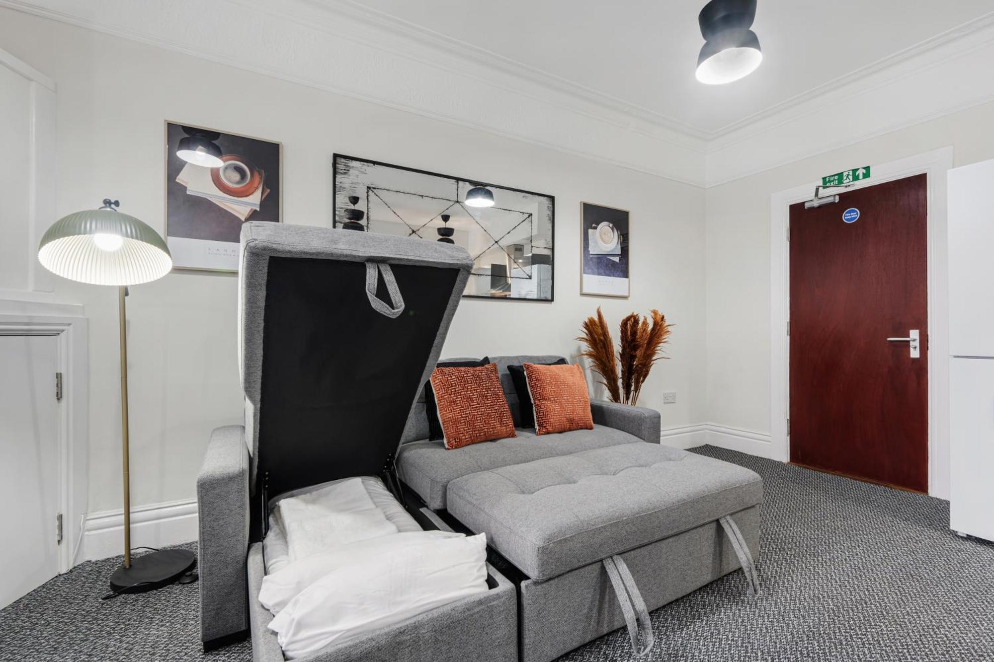 Anfield Cosy Stays - Air Host & Stay - Sleeps 14 Liverpool Exteriör bild