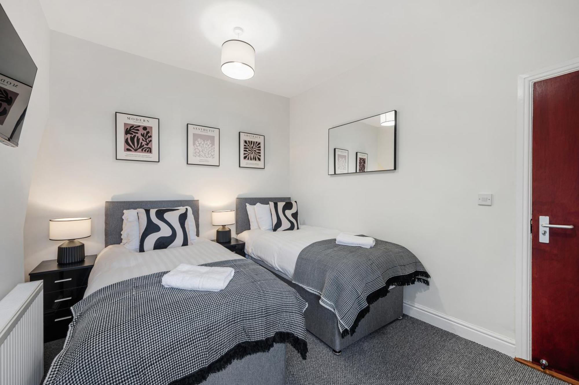 Anfield Cosy Stays - Air Host & Stay - Sleeps 14 Liverpool Exteriör bild