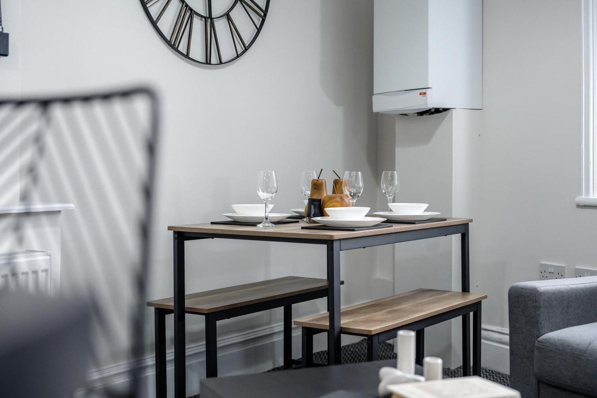 Anfield Cosy Stays - Air Host & Stay - Sleeps 14 Liverpool Exteriör bild