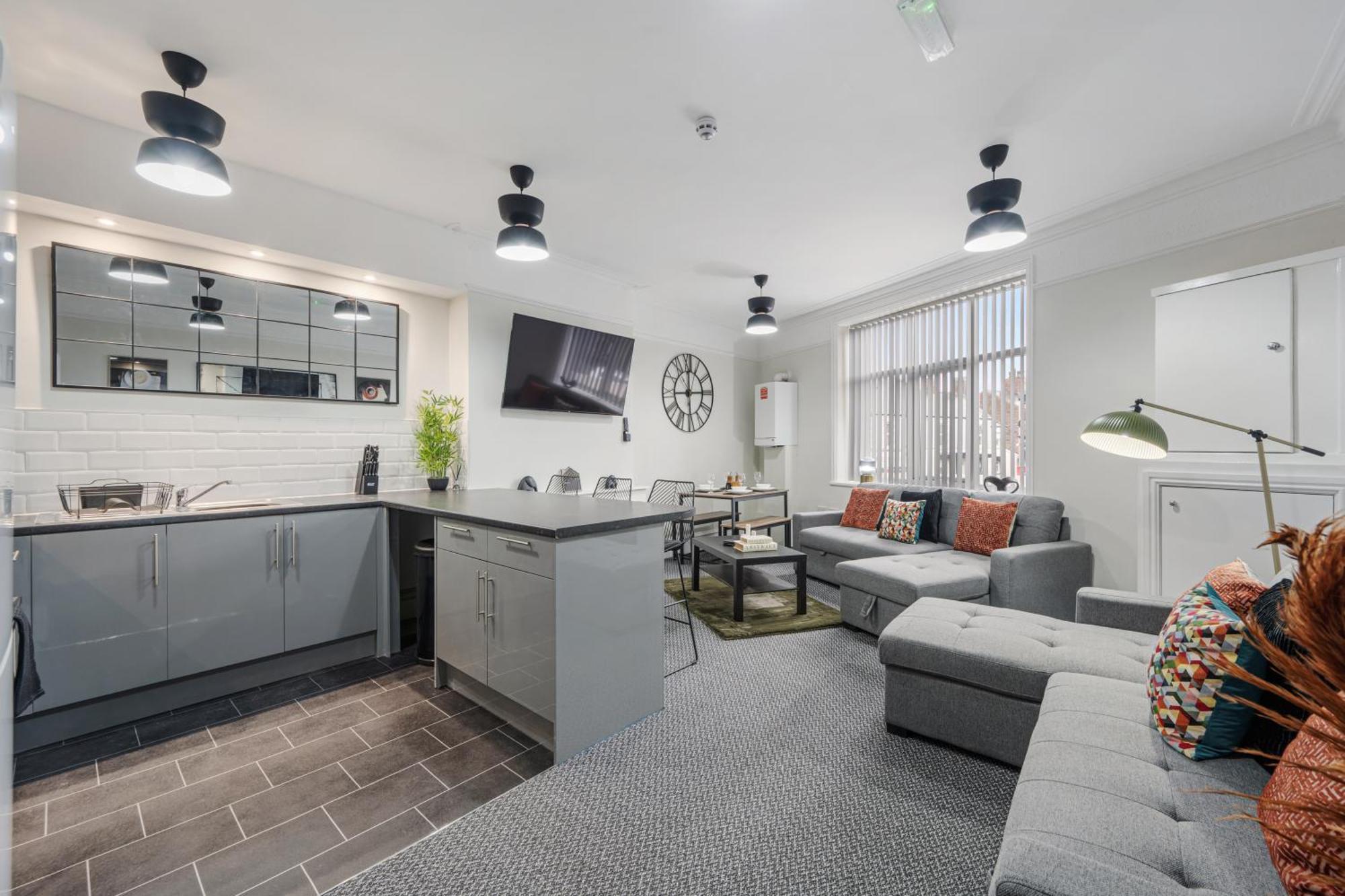 Anfield Cosy Stays - Air Host & Stay - Sleeps 14 Liverpool Exteriör bild