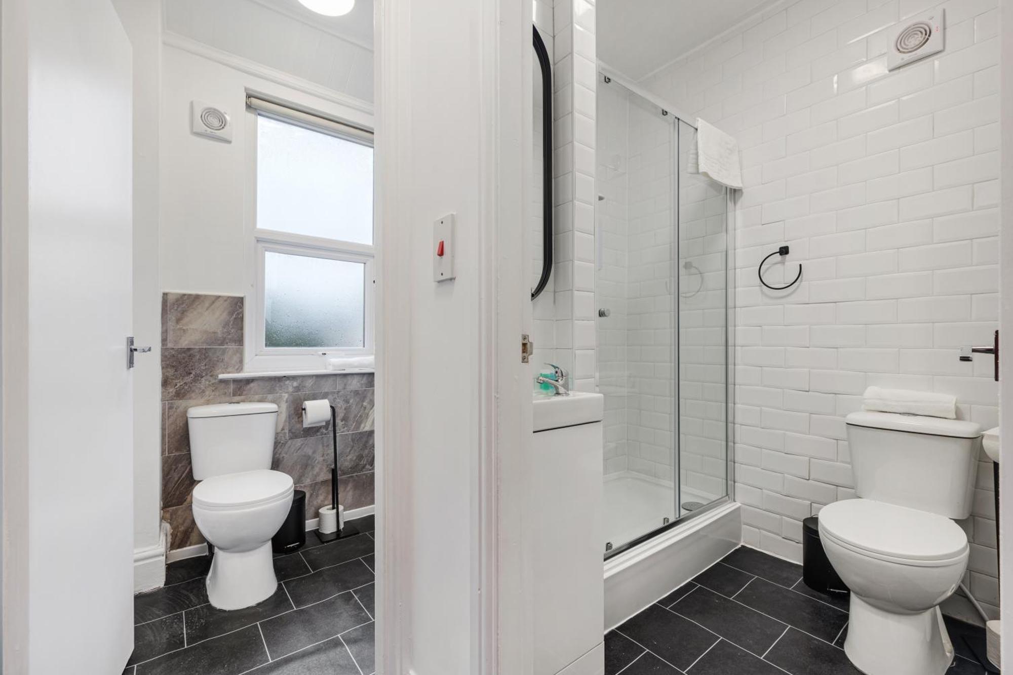 Anfield Cosy Stays - Air Host & Stay - Sleeps 14 Liverpool Exteriör bild
