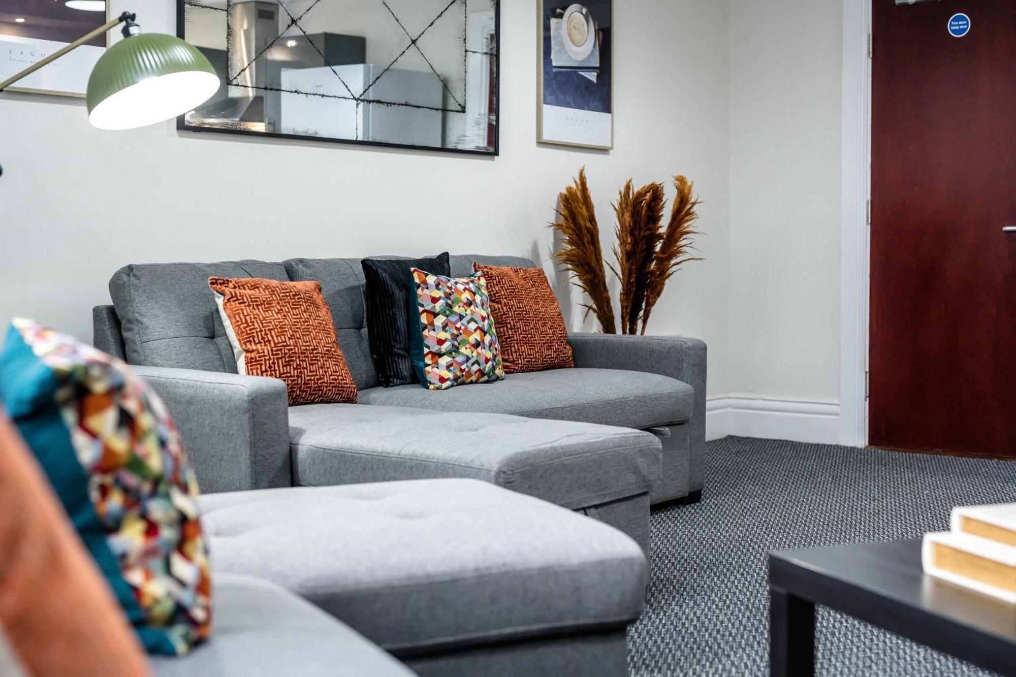 Anfield Cosy Stays - Air Host & Stay - Sleeps 14 Liverpool Exteriör bild