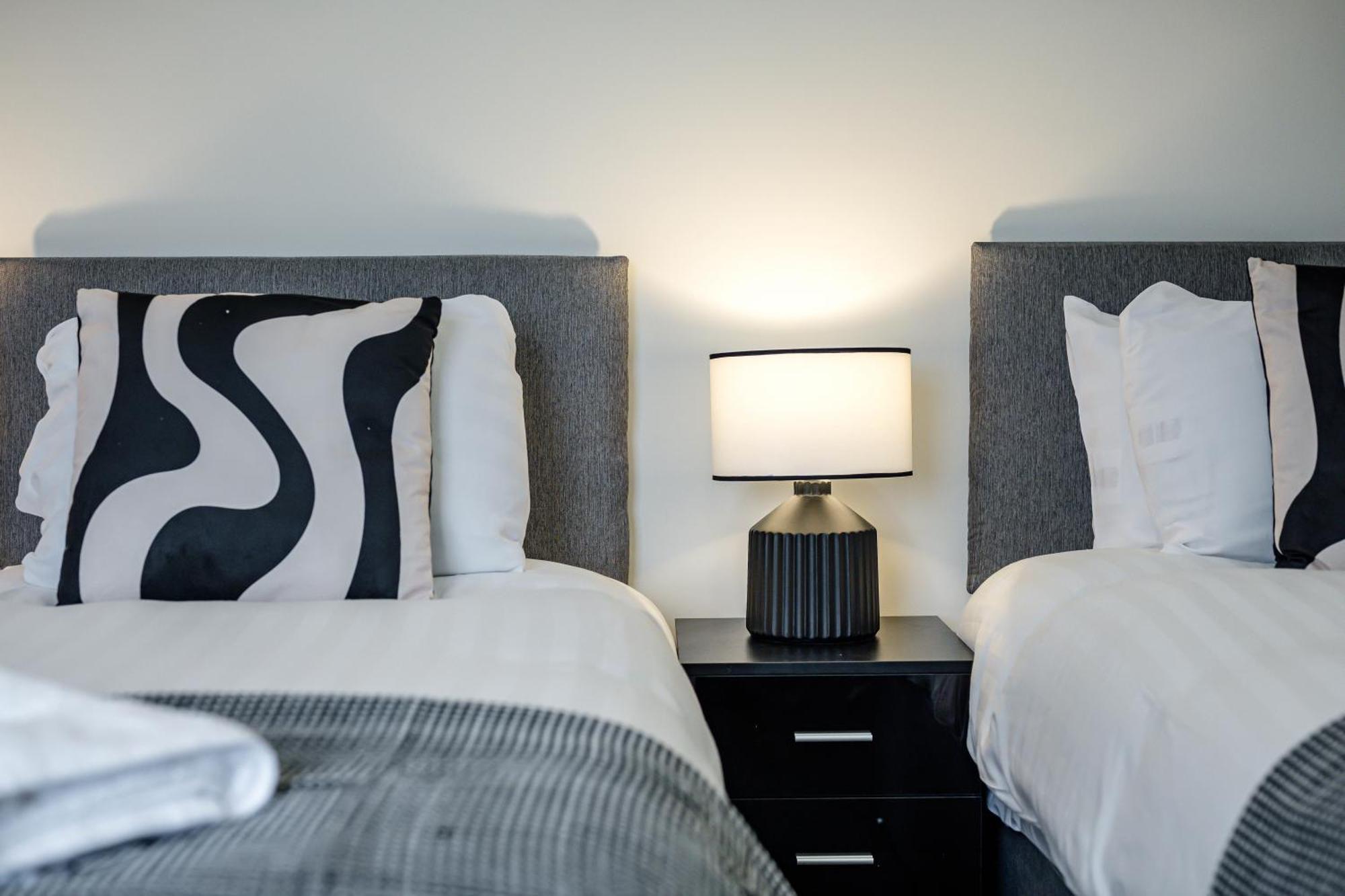 Anfield Cosy Stays - Air Host & Stay - Sleeps 14 Liverpool Exteriör bild