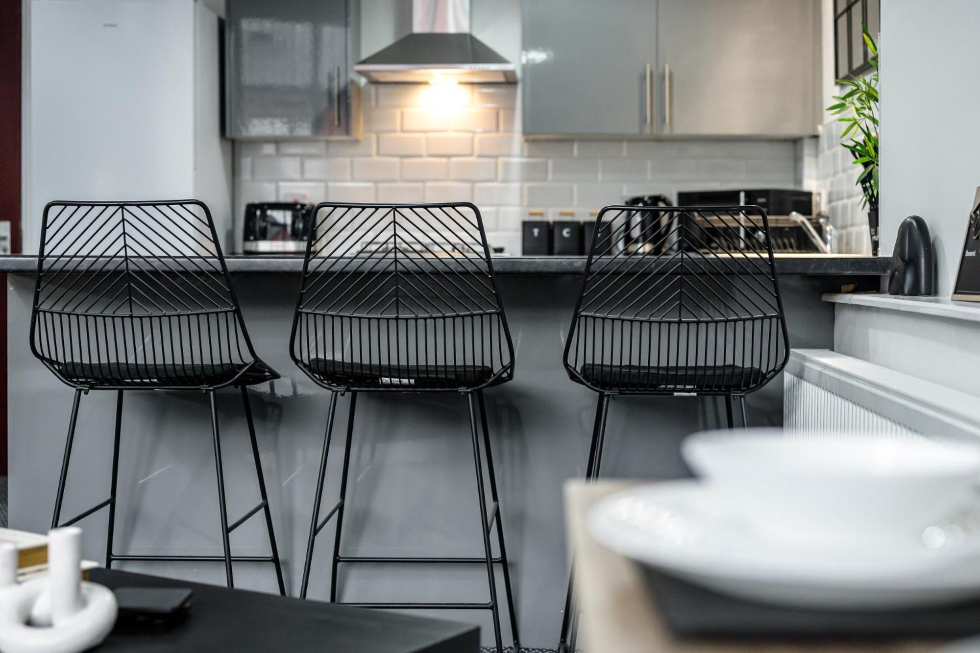 Anfield Cosy Stays - Air Host & Stay - Sleeps 14 Liverpool Exteriör bild