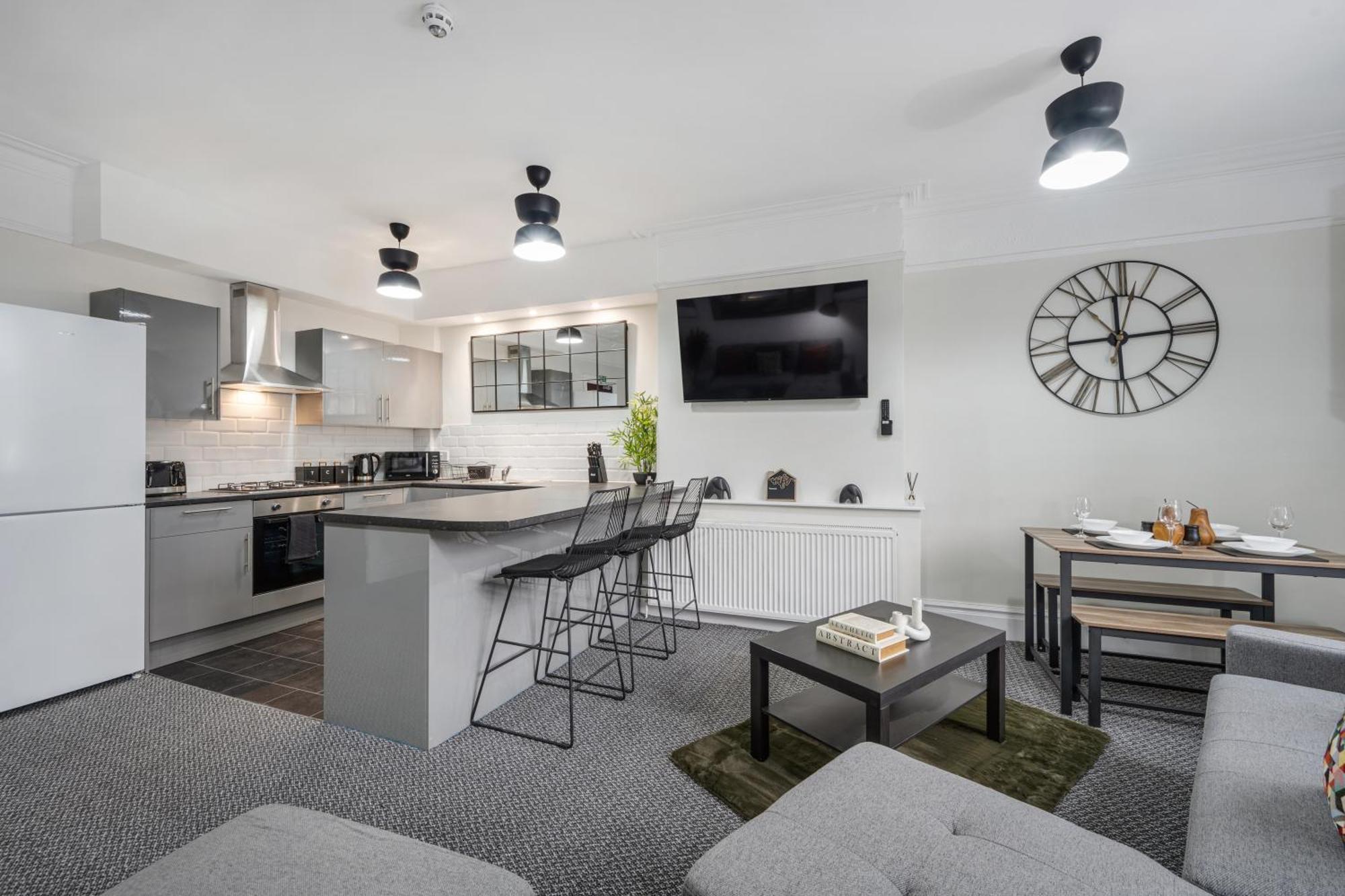 Anfield Cosy Stays - Air Host & Stay - Sleeps 14 Liverpool Exteriör bild