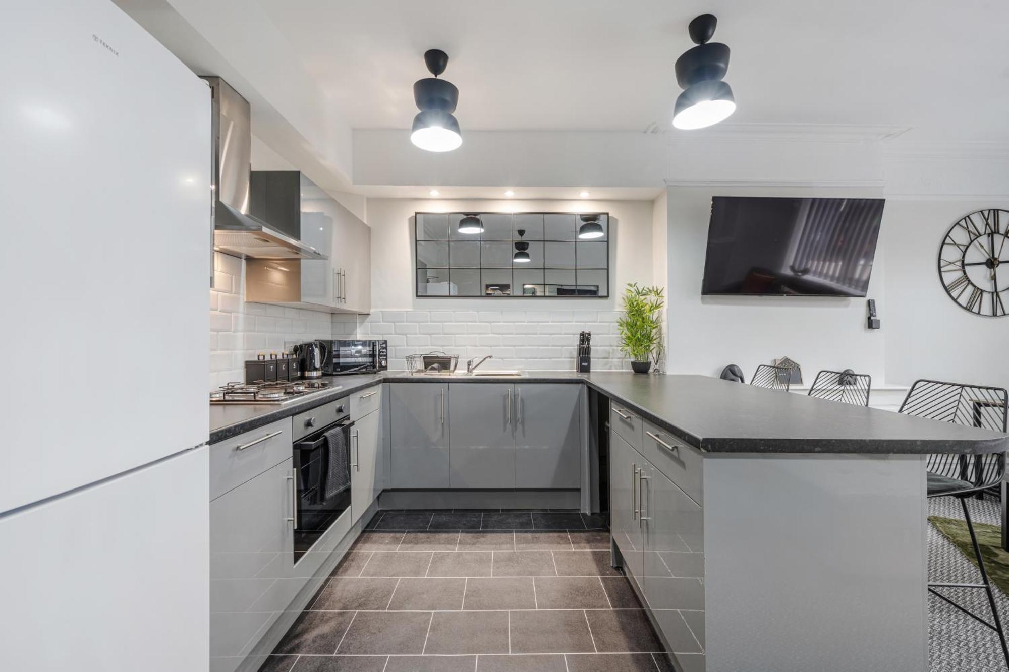 Anfield Cosy Stays - Air Host & Stay - Sleeps 14 Liverpool Exteriör bild