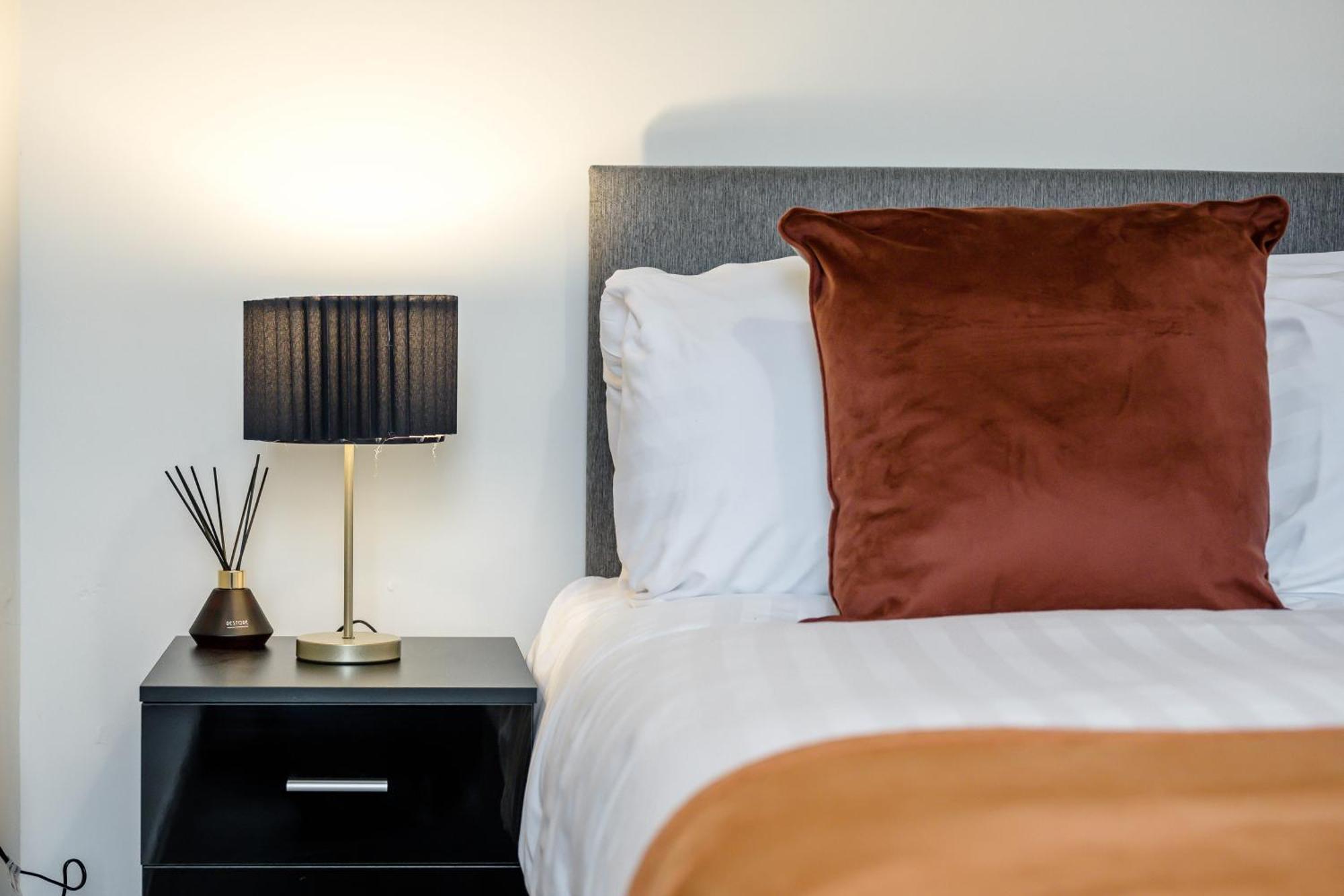 Anfield Cosy Stays - Air Host & Stay - Sleeps 14 Liverpool Exteriör bild