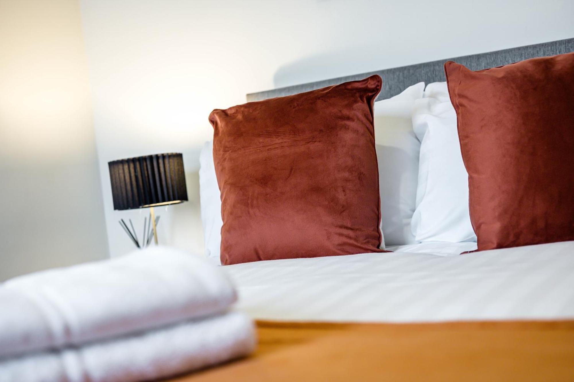 Anfield Cosy Stays - Air Host & Stay - Sleeps 14 Liverpool Exteriör bild