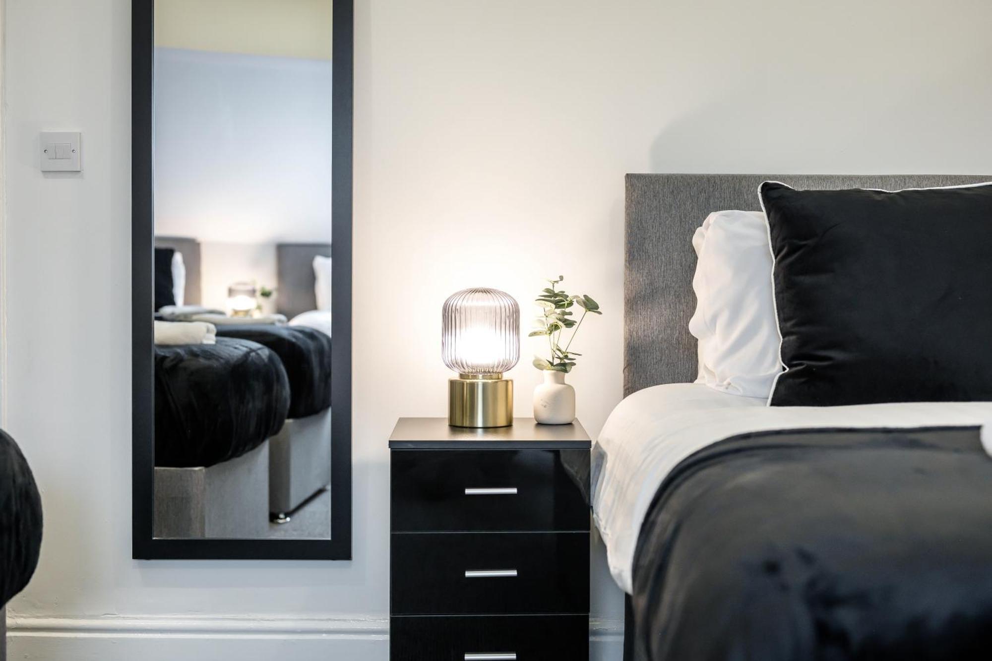 Anfield Cosy Stays - Air Host & Stay - Sleeps 14 Liverpool Exteriör bild