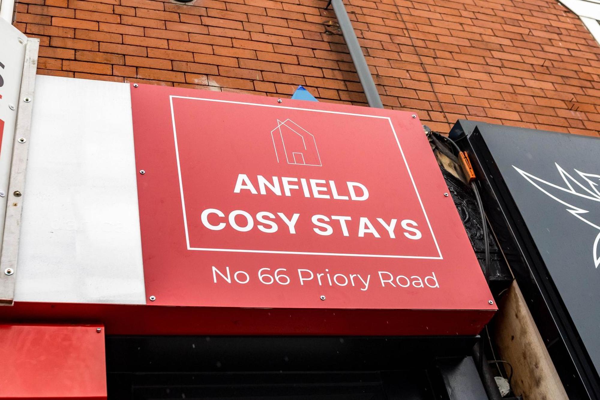 Air Host & Stay - Anfield Cosy Stays, Sleeps 14 Liverpool Exteriör bild